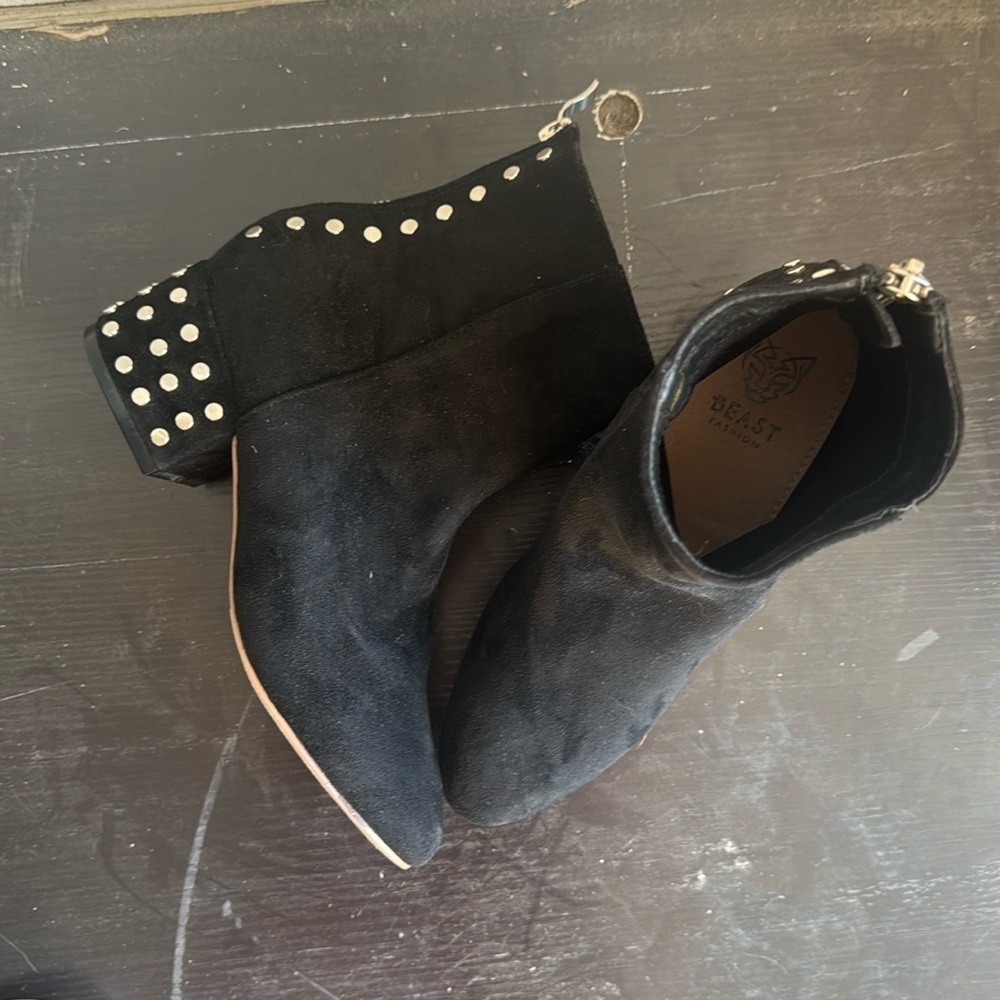 🤝Black studded angle booties